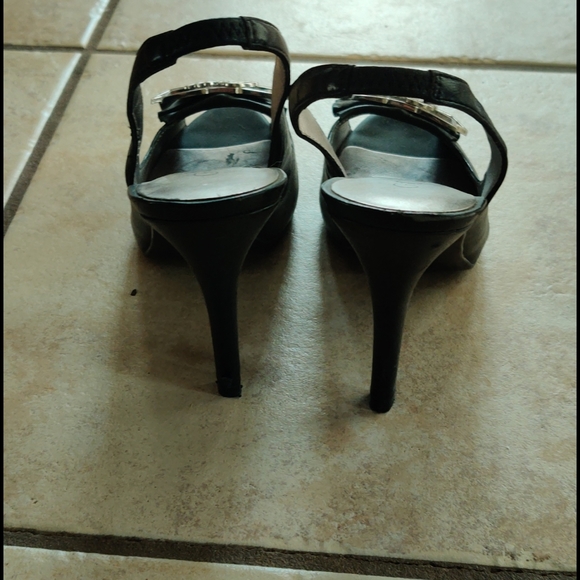 GUESS heels - Picture 3 of 3